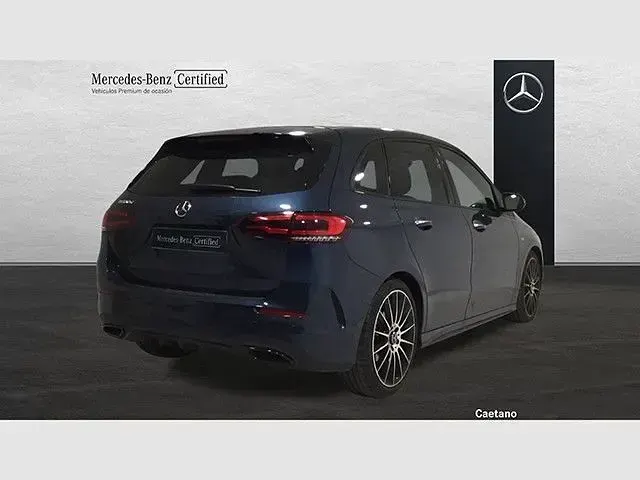 Usado Mercedes B180 116 CV (85 kW) 2021 Azul denim Utilitario