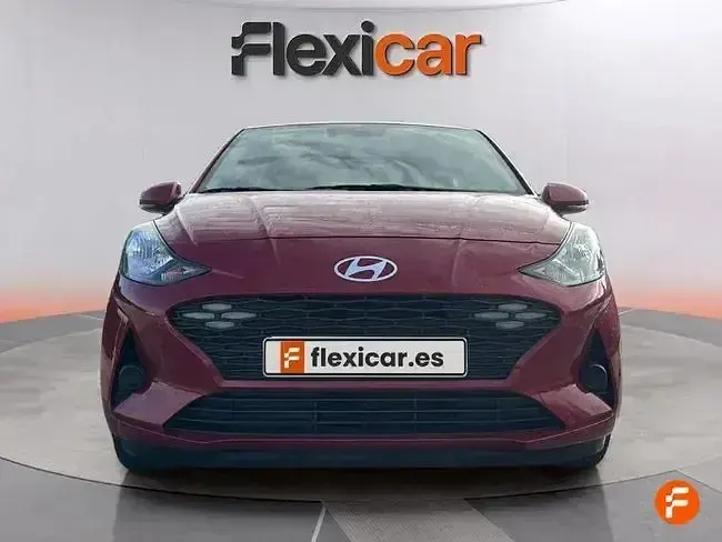 Usado Hyundai i10 67 CV (49 kW) 2023 Rojo Utilitario