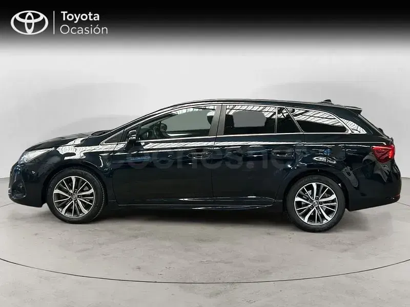Usado Toyota Avensis Advance 143 CV (105 kW) 2016 Azul Familiar