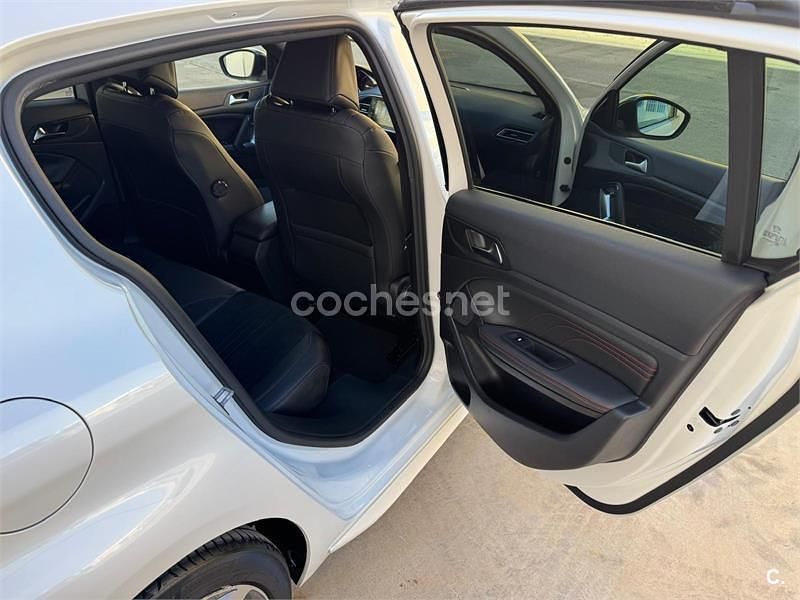 Usado Peugeot 308 GT-line 130 CV (95 kW) 2015 Blanco Berlina