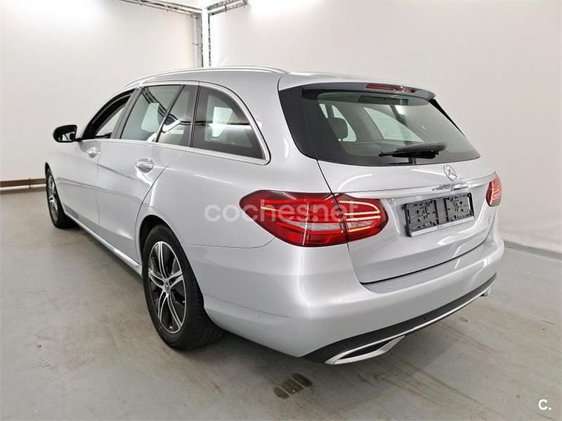 Usado Mercedes C200 160 CV (117 kW) 2020 Gris / plata Familiar