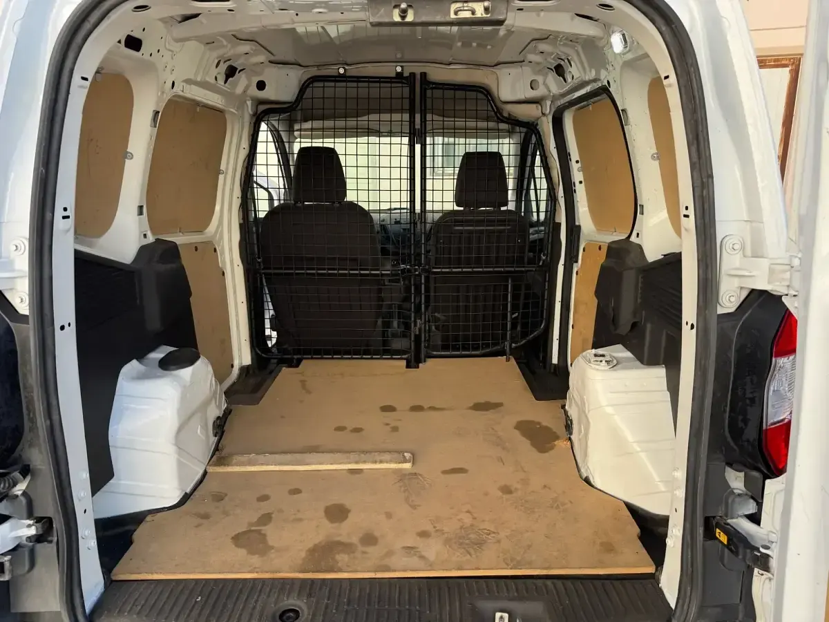 Usado Ford Transit Courier Trend 75 CV (55 kW) 2018 Blanco Van