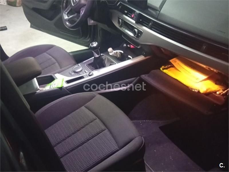 Usado Audi A4 Design 150 CV (110 kW) 2018 Gris / plata Berlina