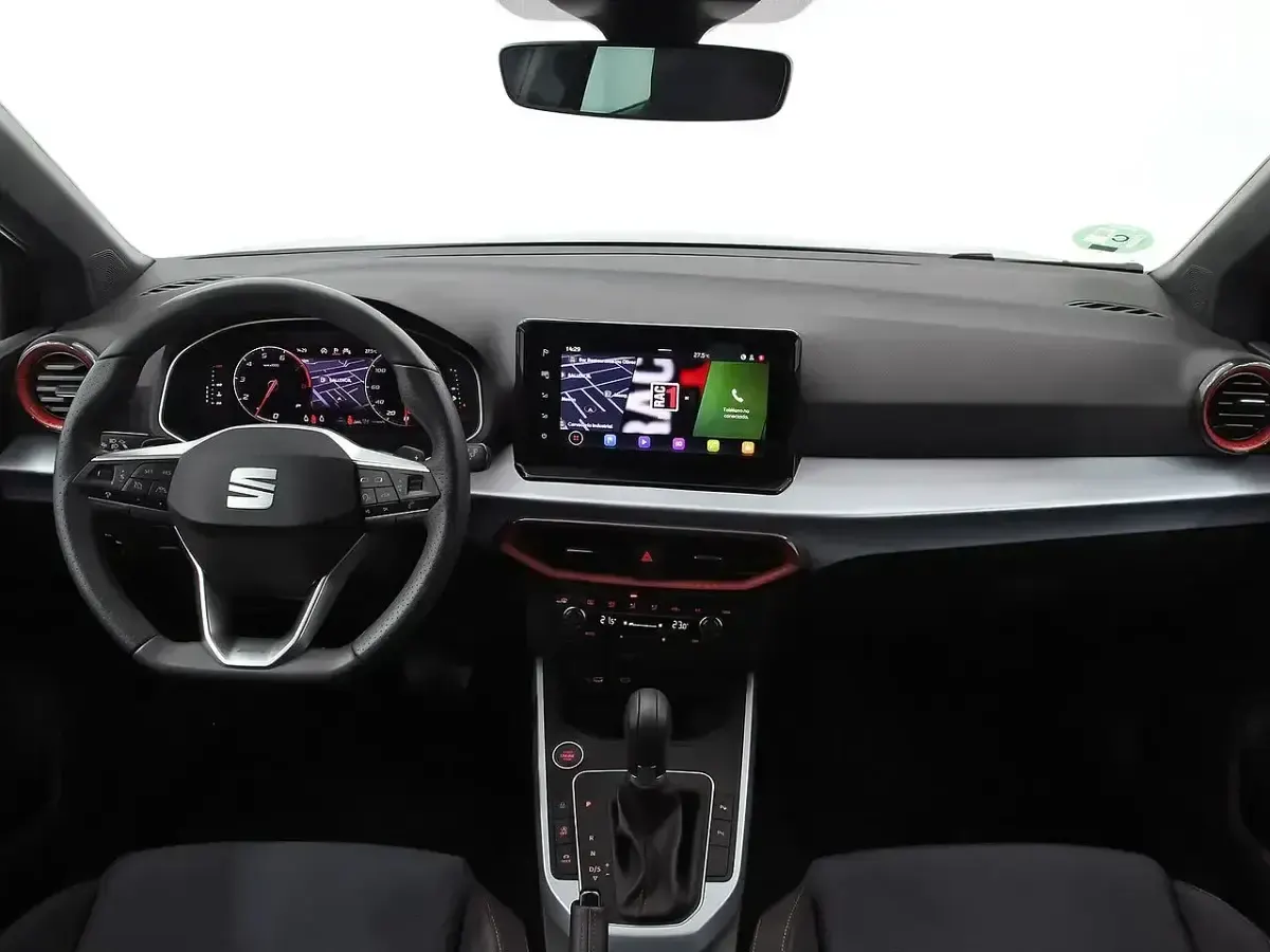 Usado Seat Arona FR 115 CV (84 kW) 2025 Negro SUV