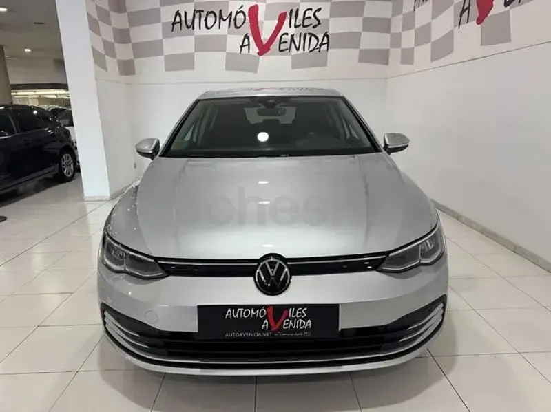 Usado VW Golf VIII Life 110 CV (80 kW) 2022 Gris / plata Berlina