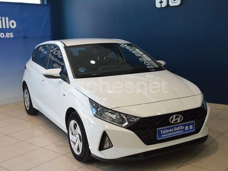 Usado Hyundai i20 100 CV (73 kW) 2021 Blanco Berlina