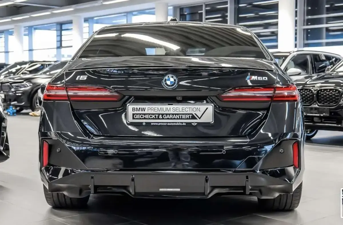 Usado BMW i5 M Sport 442 kW (601 CV) 2024 Negro Berlina