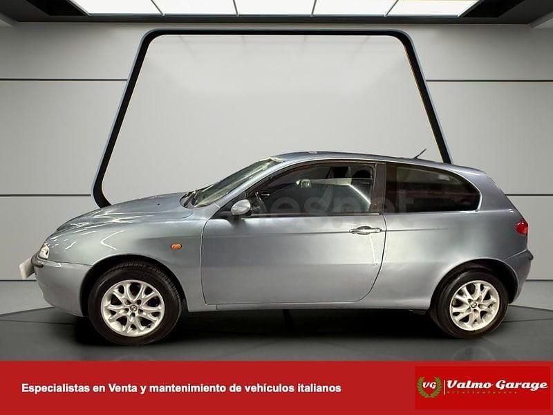 Usado Alfa Romeo 147 Progression 116 CV (85 kW) 2002 Azul Utilitario