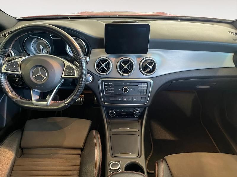 Usado Mercedes GLA220 AMG line 177 CV (130 kW) 2016 Rojo SUV