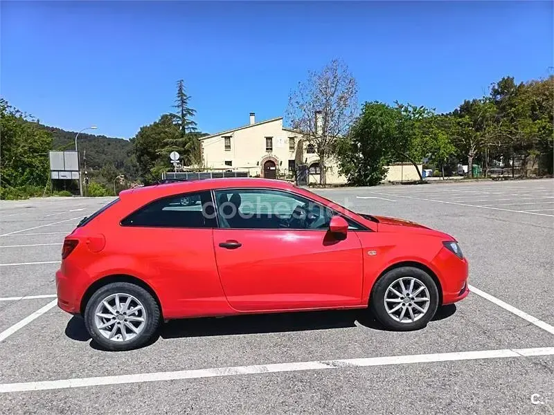 Usado Seat Ibiza SC Reference 70 CV (51 kW) 2013 Rojo Utilitario
