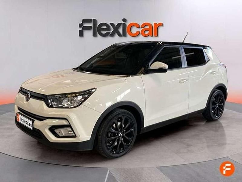 Usado Ssangyong (KGM) Tivoli 128 CV (94 kW) 2019 Beige SUV