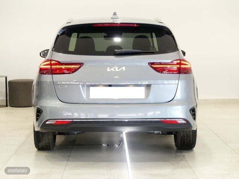 Usado Kia Ceed Sportswagon Style 120 CV (88 kW) 2024 Gris Familiar