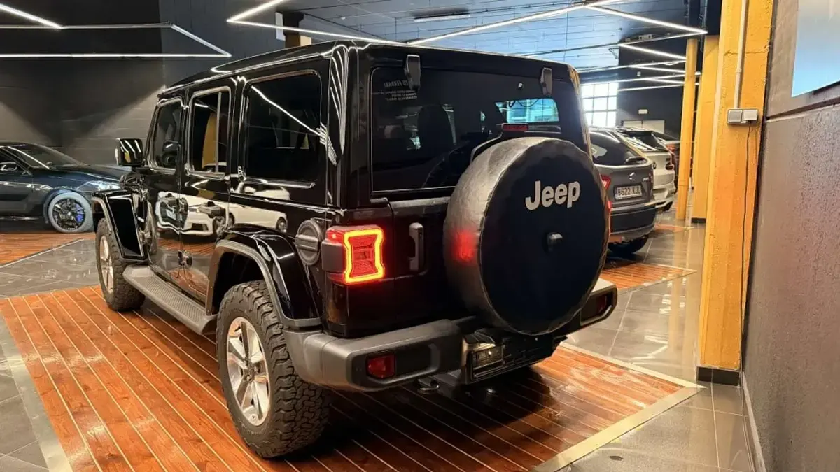Usado Jeep Wrangler Unlimited Sahara 268 CV (197 kW) 2022 Negro SUV