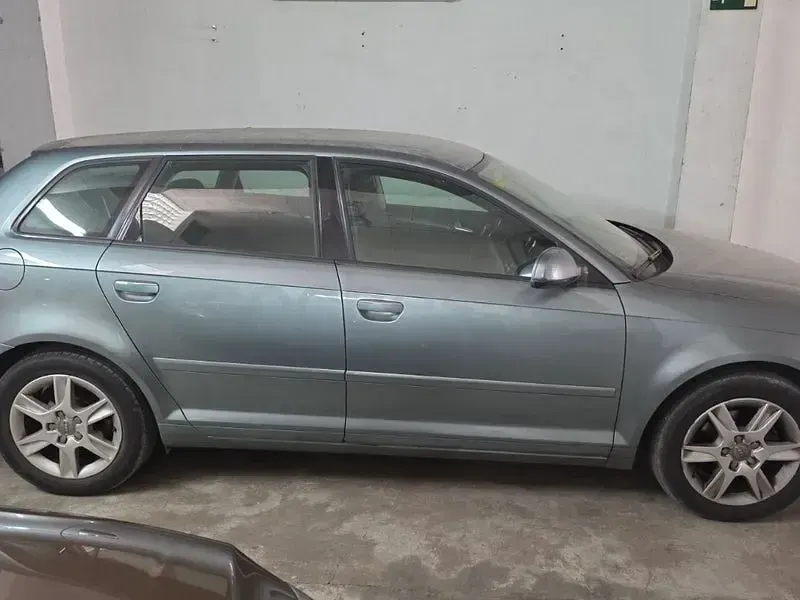 Usado Audi A3 Sportback Attraction 105 CV (77 kW) 2010 Verde Utilitario