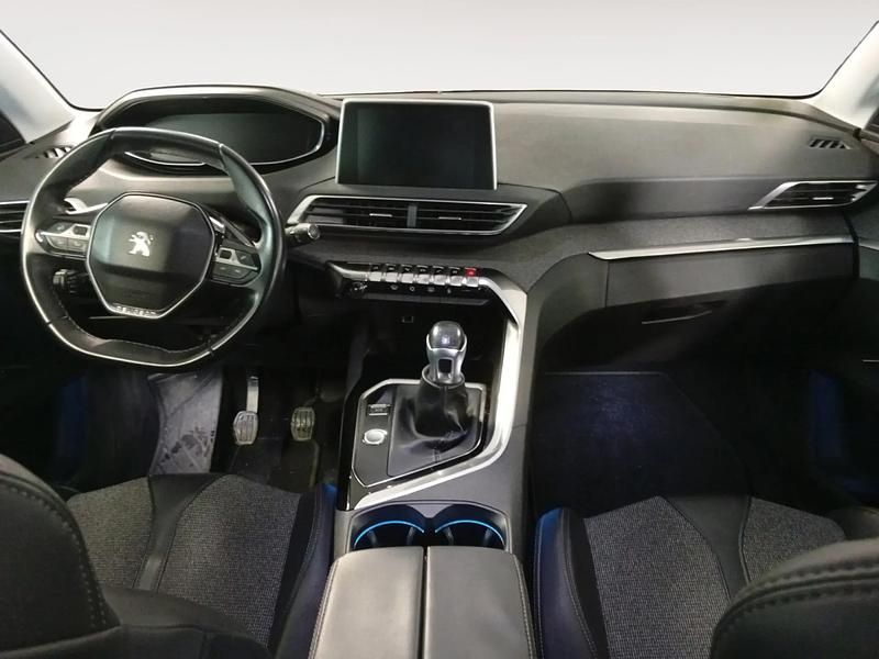 Usado Peugeot 5008 Allure 120 CV (88 kW) 2017 Negro