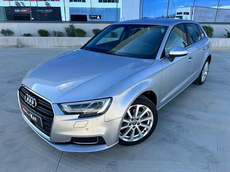Usado Audi A3 116 CV (85 kW) 2019 Gris / plata Berlina
