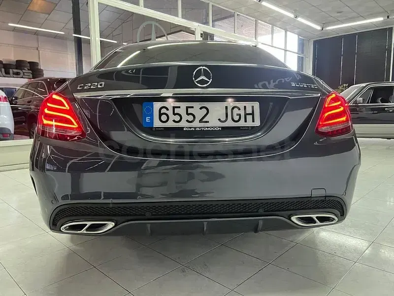 Usado Mercedes C220 AMG line 170 CV (125 kW) 2015 Gris / plata Berlina
