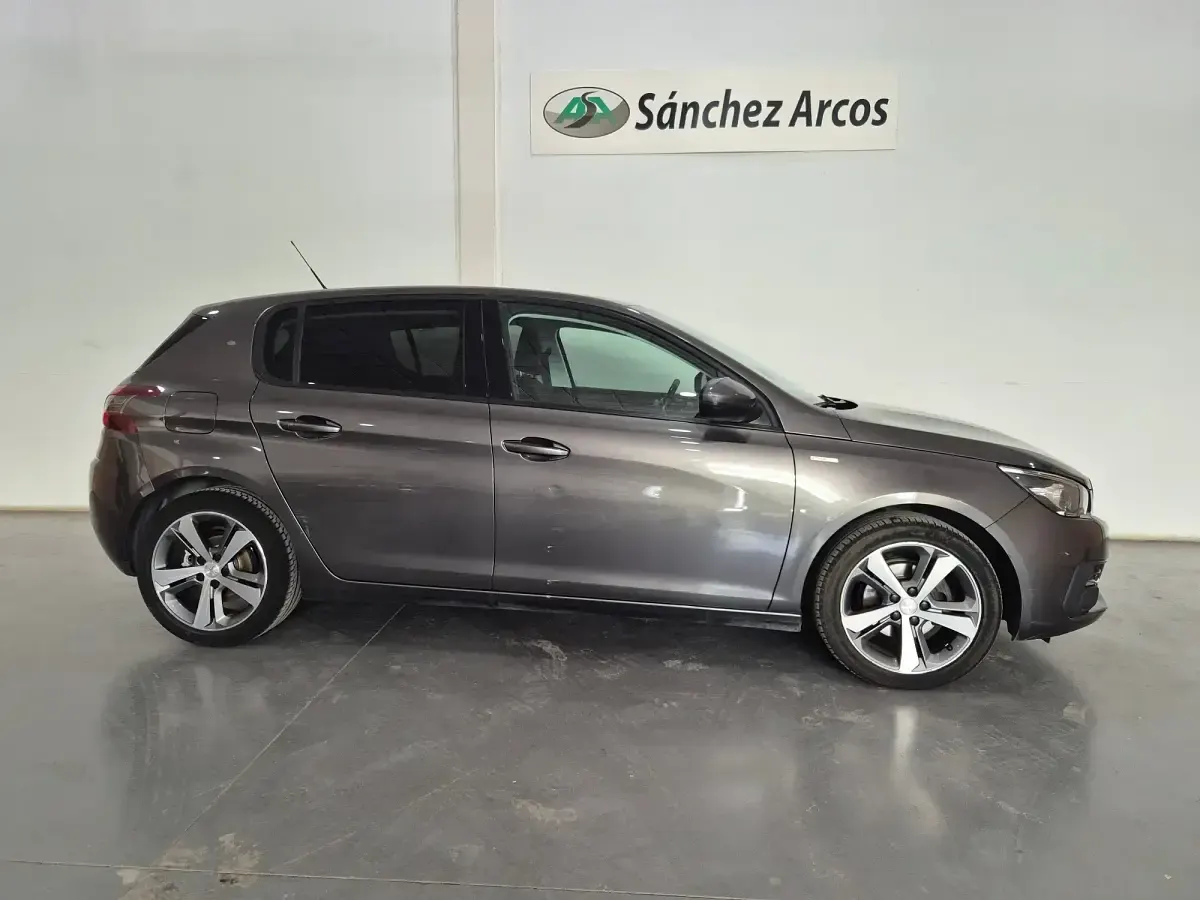Usado Peugeot 308 SW Style 131 CV (96 kW) 2018 Gris Familiar