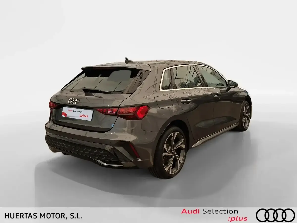 Usado Audi A3 S-Line 204 CV (150 kW) 2025 Gris Berlina