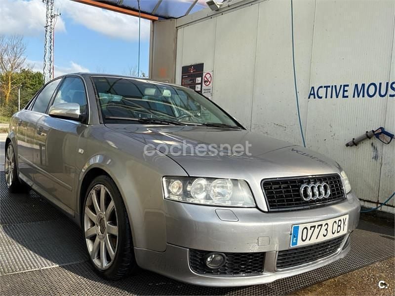 Usado Audi A4 131 CV (96 kW) 2002 Gris / plata Berlina