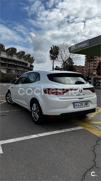 Usado Renault Mégane IV Business 90 CV (66 kW) 2016 Blanco Berlina