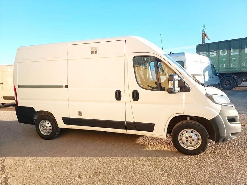 Usado Peugeot Boxer S 140 CV (102 kW) 2021 Blanco Van