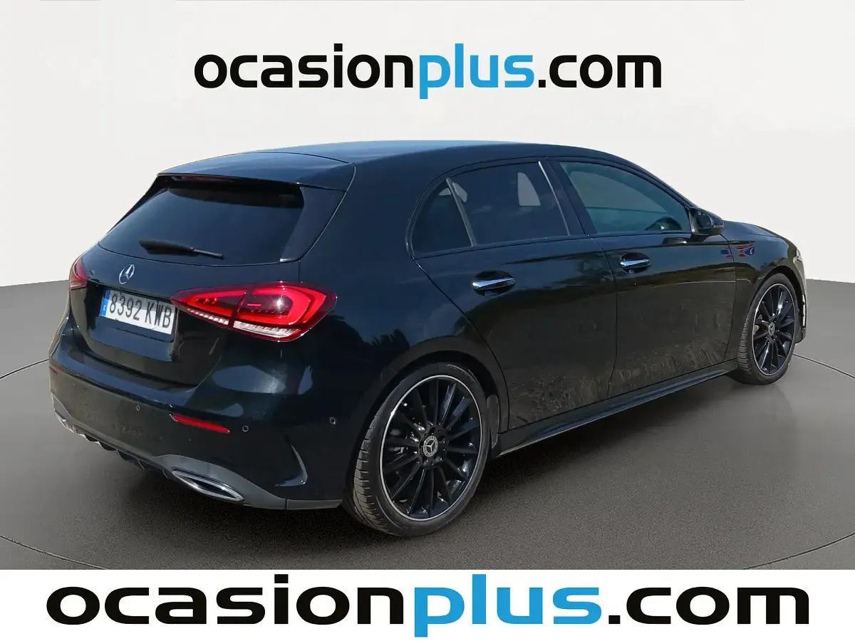 Usado Mercedes A180 AMG 116 CV (85 kW) 2019 Negro Utilitario