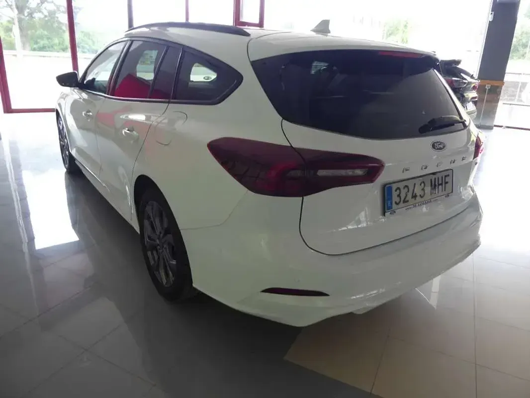 Używany Ford Focus ST-Line 155 KM (114 kW) 2023 Biały Kombi