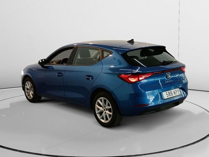 Usado Seat Leon Style 110 CV (80 kW) 2024 Azul Berlina