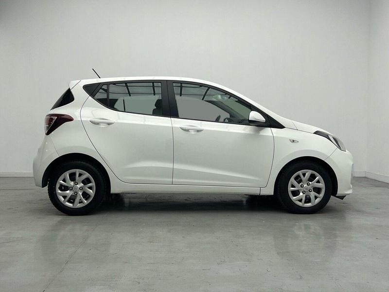 Usado Hyundai i10 67 CV (49 kW) 2018 Blanco Utilitario