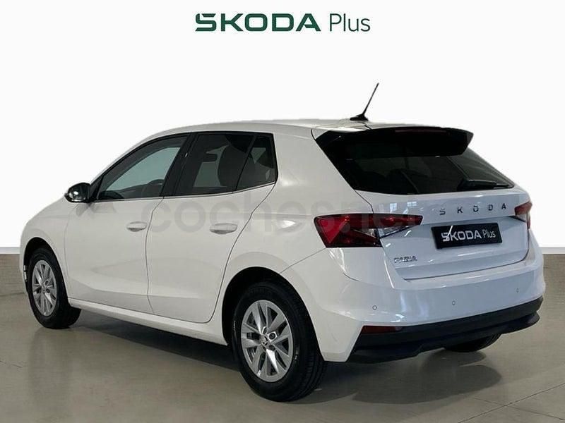 Usado Skoda Fabia Selection 95 CV (69 kW) 2024 Blanco Utilitario