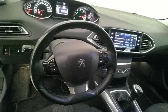 Usado Peugeot 308 Allure 131 CV (96 kW) 2021 Blanco Familiar