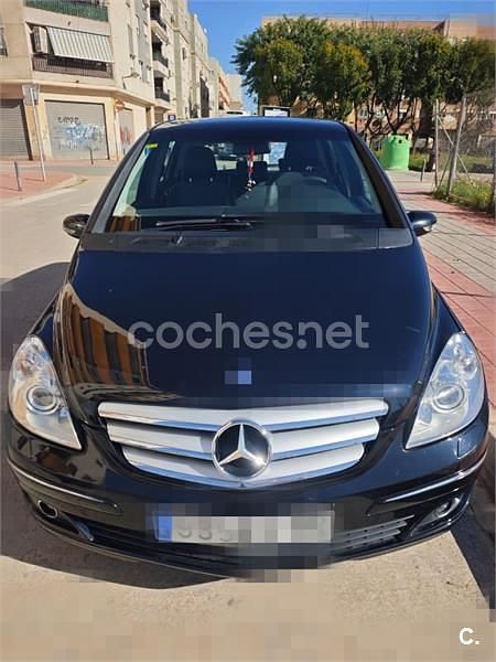Usado Mercedes B200 136 CV (100 kW) 2007 Negro Monovolumen