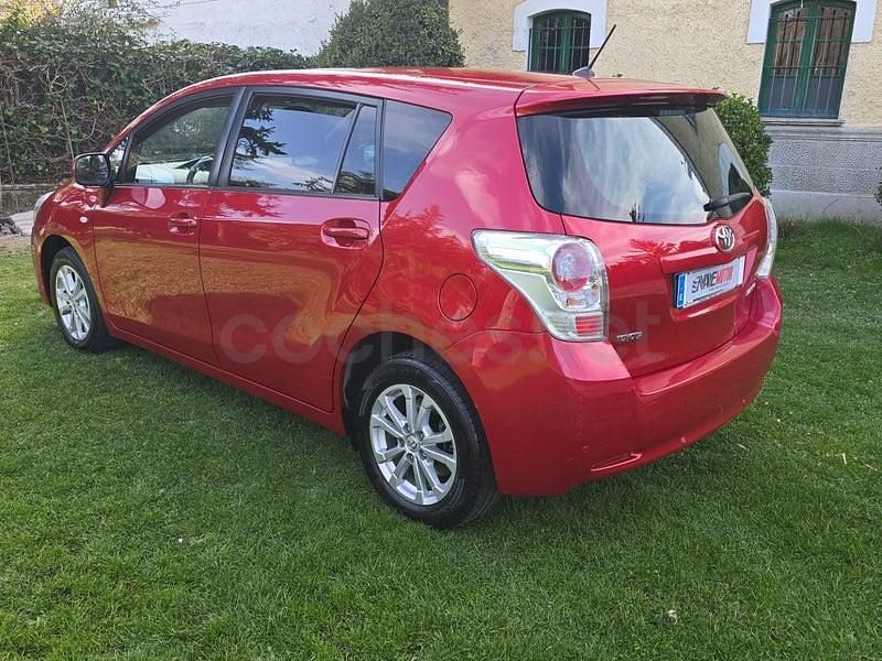 Usado Toyota Verso Live 132 CV (97 kW) 2011 Granate Monovolumen