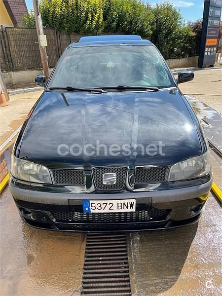 Usado Seat Cordoba Sport 110 CV (80 kW) 2002 Negro Berlina