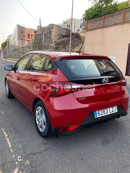 Usado Hyundai i20 84 CV (61 kW) 2022 Rojo Utilitario