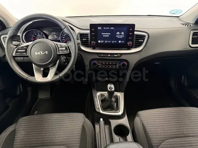 Usado Kia Ceed 100 CV (73 kW) 2022 Rojo Utilitario