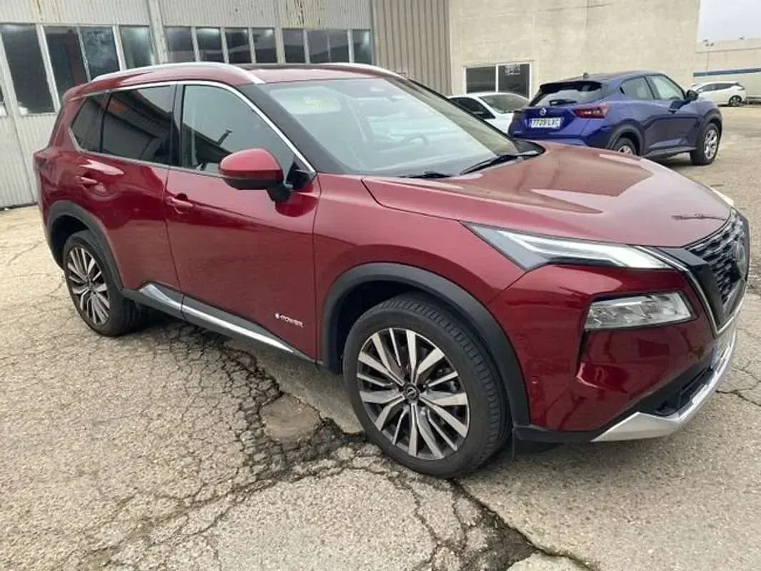 Usado Nissan X-Trail Tekna+ 215 CV (158 kW) 2022 Rojo SUV