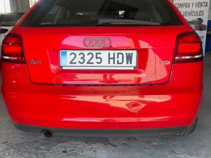 Usado Audi A3 Attraction 105 CV (77 kW) 2011 Rojo Utilitario