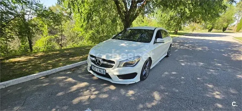 Usado Mercedes CLA200 Shooting Brake AMG line 136 CV (100 kW) 2016 Blanco Familiar