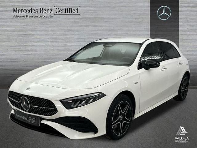 Usado Mercedes A250 AMG line 218 CV (160 kW) 2025 Blanco polar Berlina
