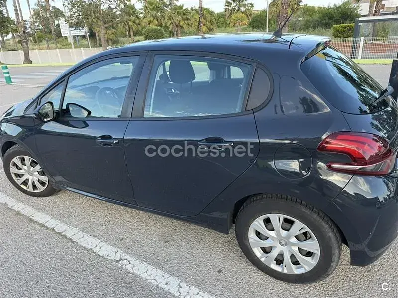 Usado Peugeot 208 Access 68 CV (50 kW) 2018 Negro Utilitario