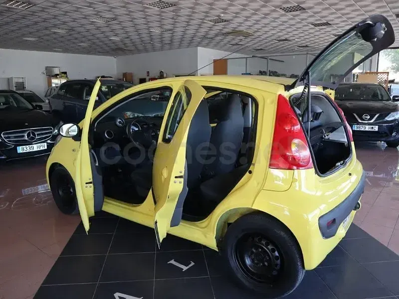 Usado Peugeot 107 54 CV (39 kW) 2007 Amarillo Utilitario