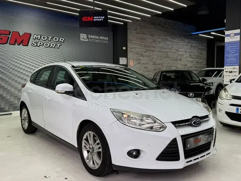 Usado Ford Focus Trend 125 CV (91 kW) 2012 Blanco Berlina