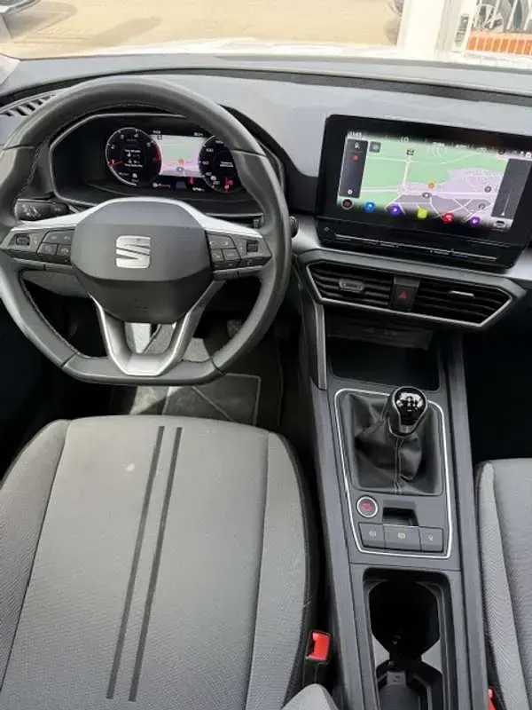 Usado Seat Leon ST FR 150 CV (110 kW) 2023 Blanco Familiar