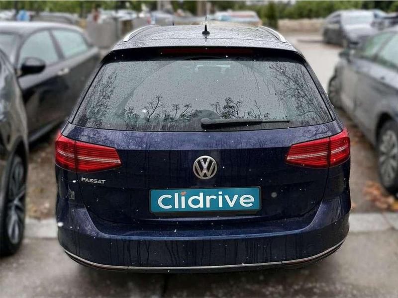 Usado VW Passat Advance 150 CV (110 kW) 2019 Azul Familiar