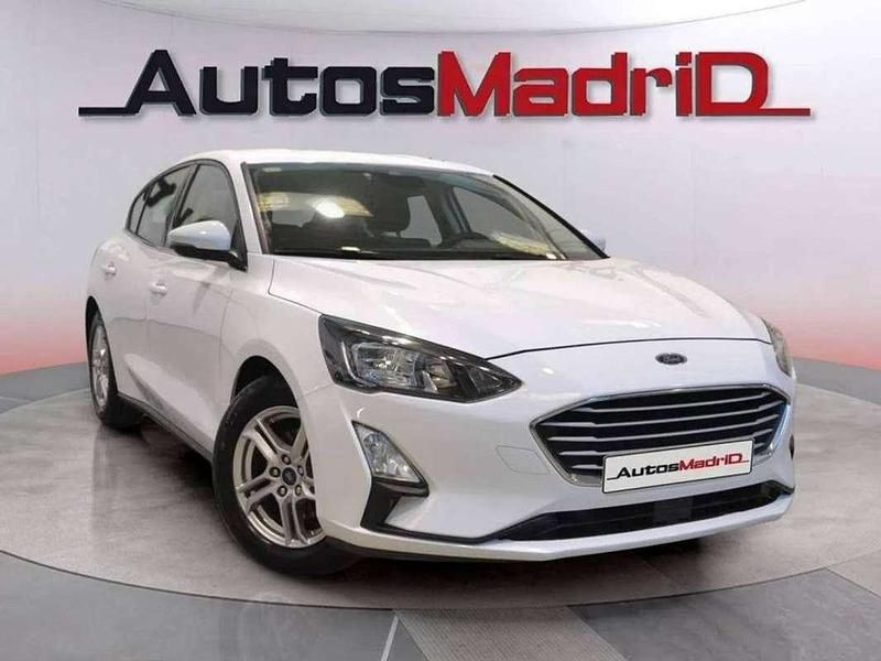 Begagnad Ford Focus Trend 95 HK (69 kW) 2020 Vit Halvkombi