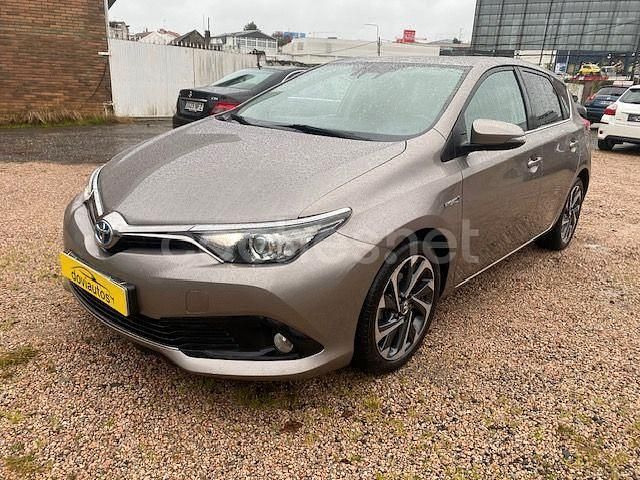 Usado Toyota Auris Hybrid 136 CV (100 kW) 2016 Beige Berlina