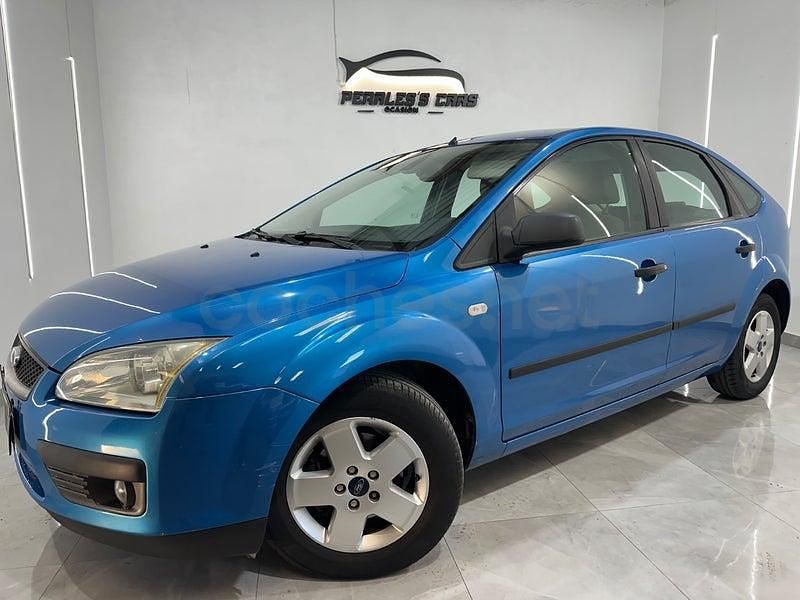 Usado Ford Focus Trend 100 CV (73 kW) 2005 Azul Berlina