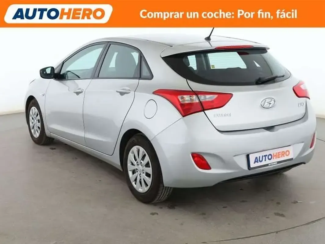Usado Hyundai i30 101 CV (74 kW) 2015 Gris Berlina